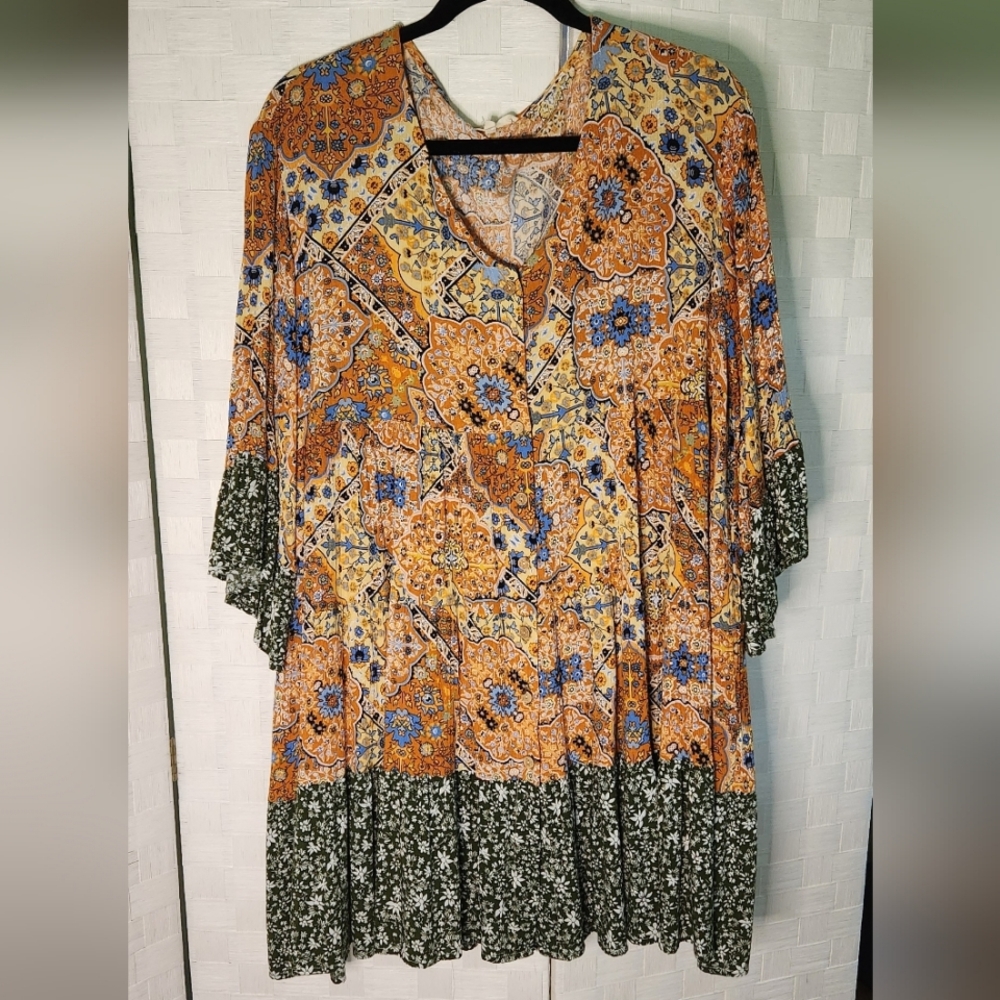 Easel Los Angeles Plus Size-Friendly Orange and Green Flutter Tunic Dress